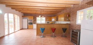 grosse-Küche-für-die-ganze-Familie-Fincas-auf-Mallorca