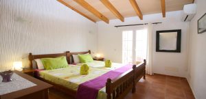 holiday rental- villa in manacor with pool and 6 bedrooms